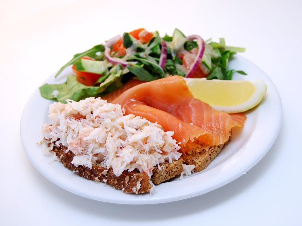 Oliver'S Seafood Bar, Bed & Breakfast Cleggan Exterior photo